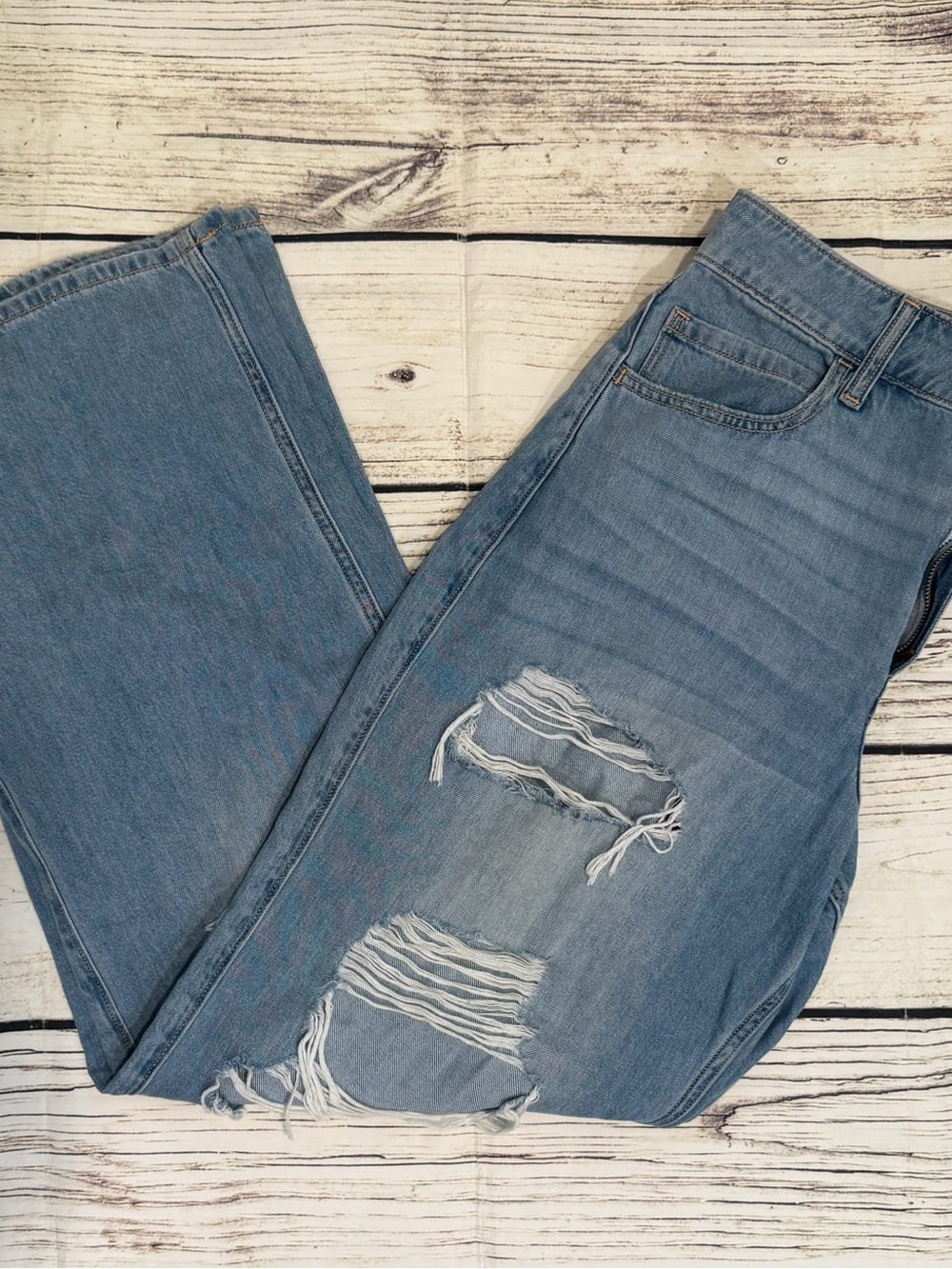♡ Hollister Light Ultra High Rise Baggy Blue Denim Ripped Jeans 4R 27R